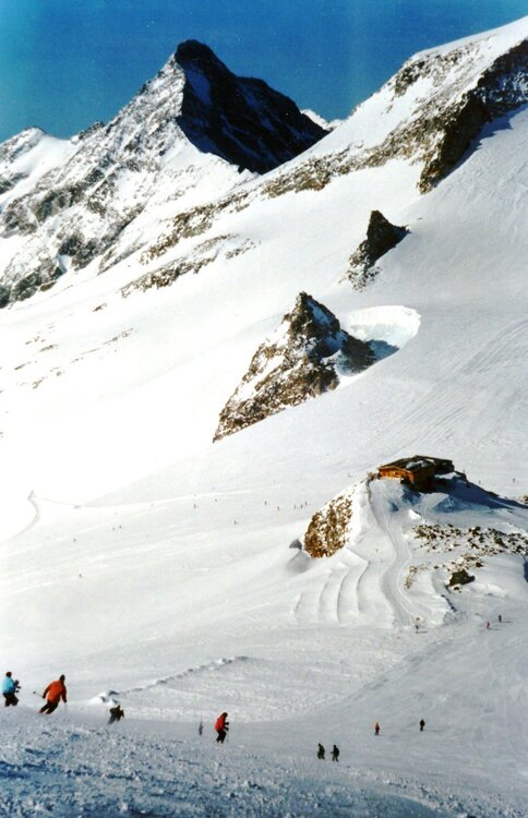 Zjazdy na przełecz w lodowcu.jpg